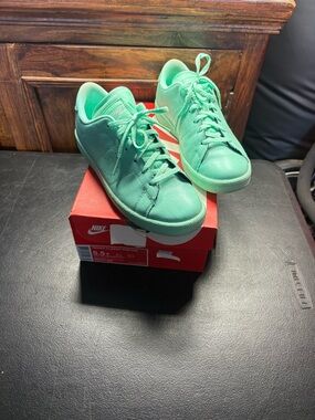 Nike Women’s Sneakers Teal / Mint Green